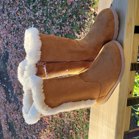 Cat and Jack kids boots - Picture 1 of 4